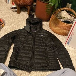 Patagonia women’s black medium puffer